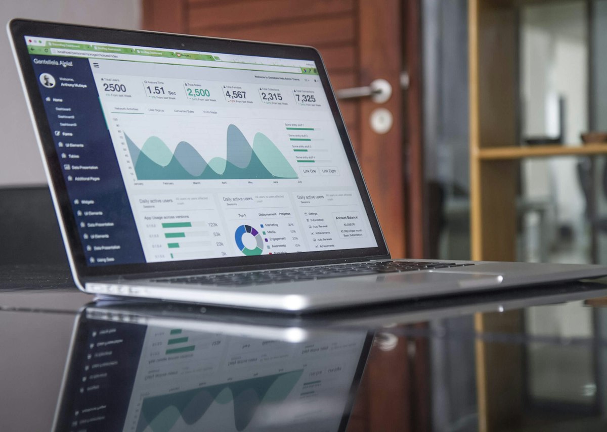 Laptop med dashboard